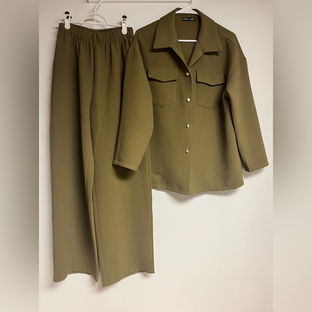 SHEIN Khaki Textured Two-Piece Set